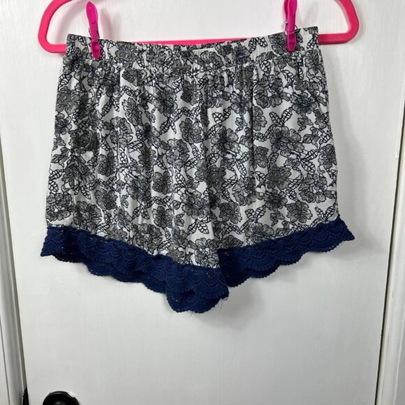 Kori America Blue Floral Print Crochet Trim Shorts Size Medium - Picture 2 of 8